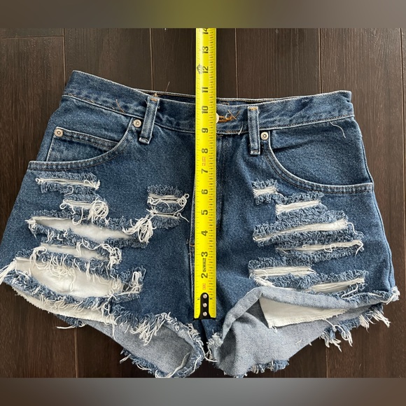 WRANGLER Distressed high-waist Jean Shorts (medium wash) - Picture 3 of 7